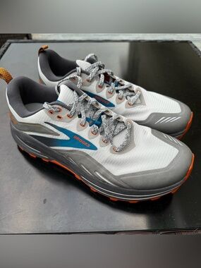 Brooks Cascadia 16 Trail Running Shoes Grey Orange Traction GorpCore men’s 11W